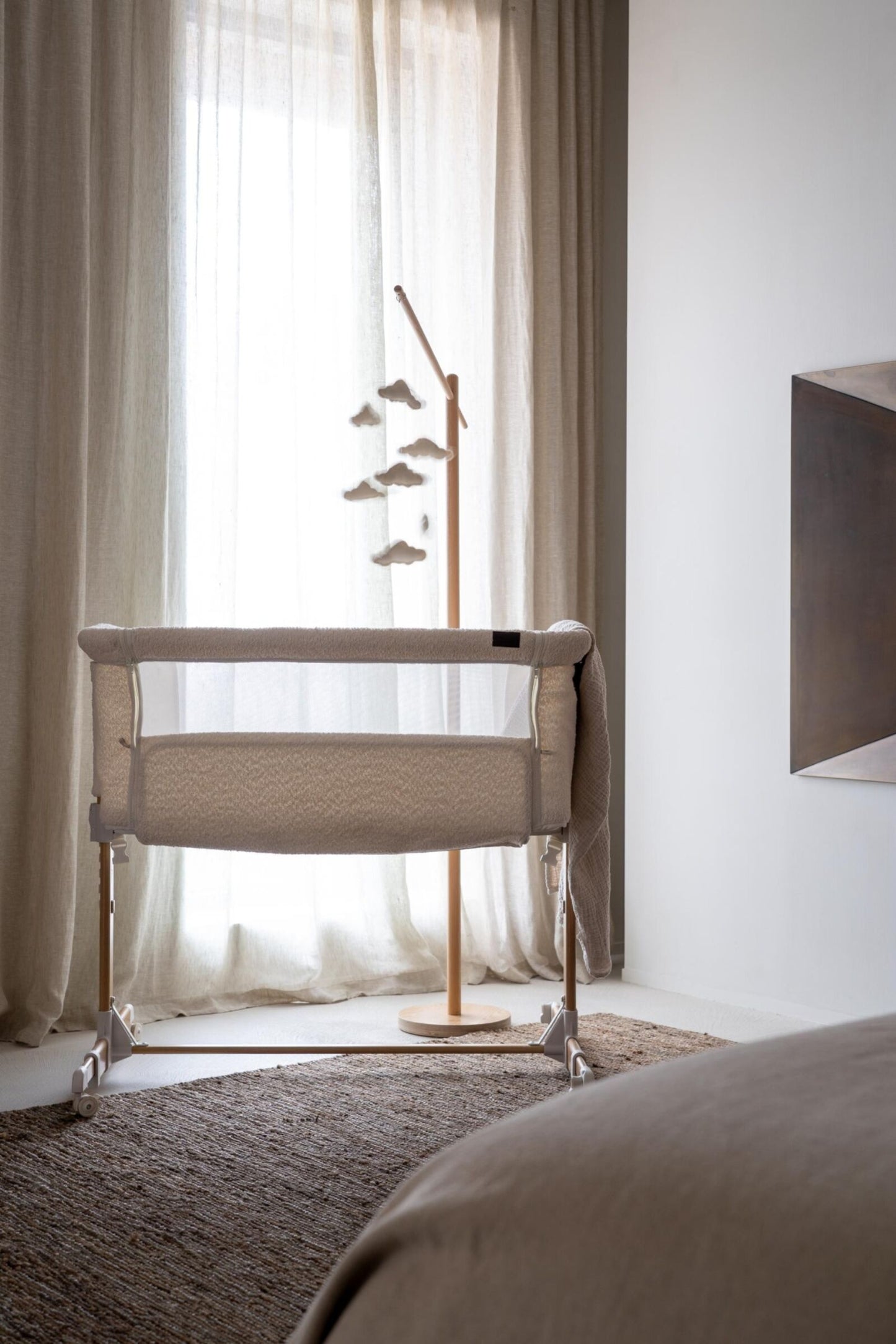 Бебешка кошара Side by Side – Bouclé Cream