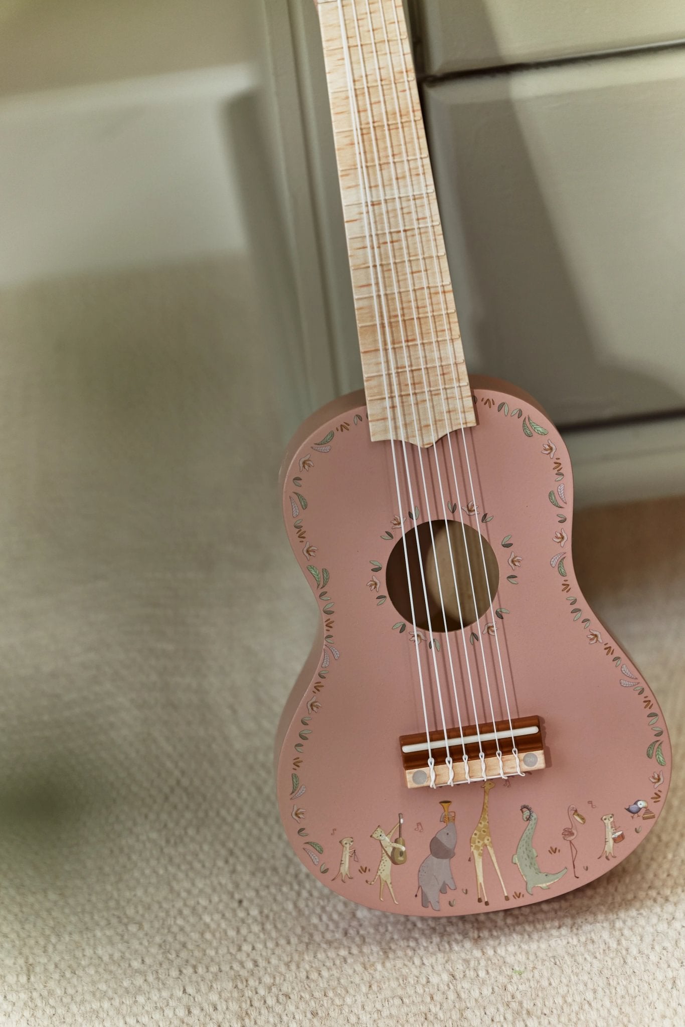 Дървена китара Pink Safari Friends FSC Little Dutch