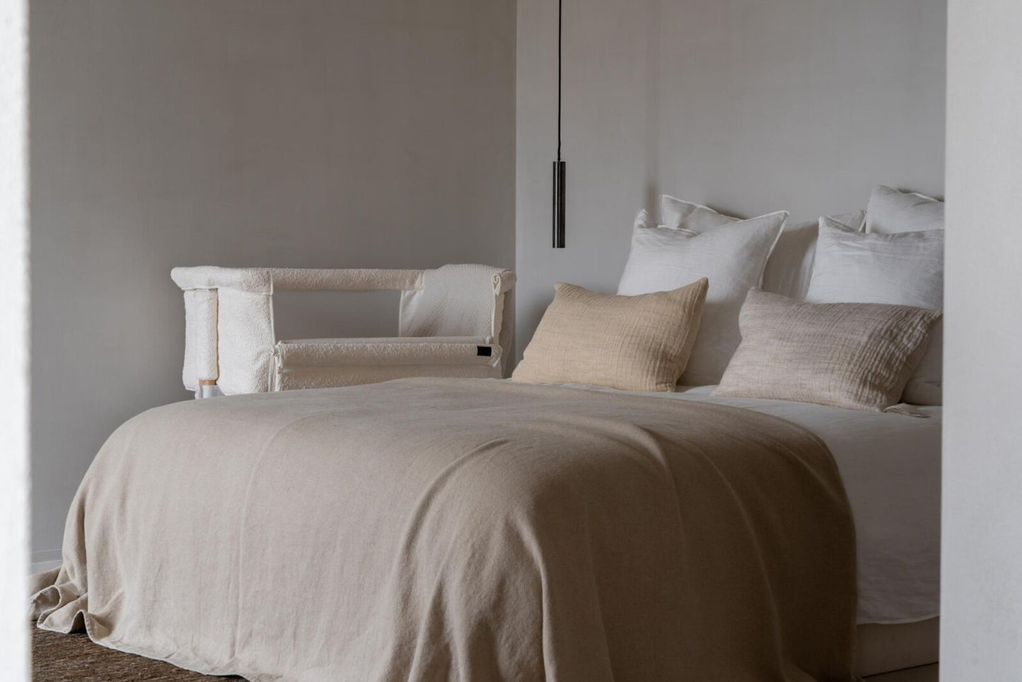 Бебешка кошара Side by Side – Bouclé Cream