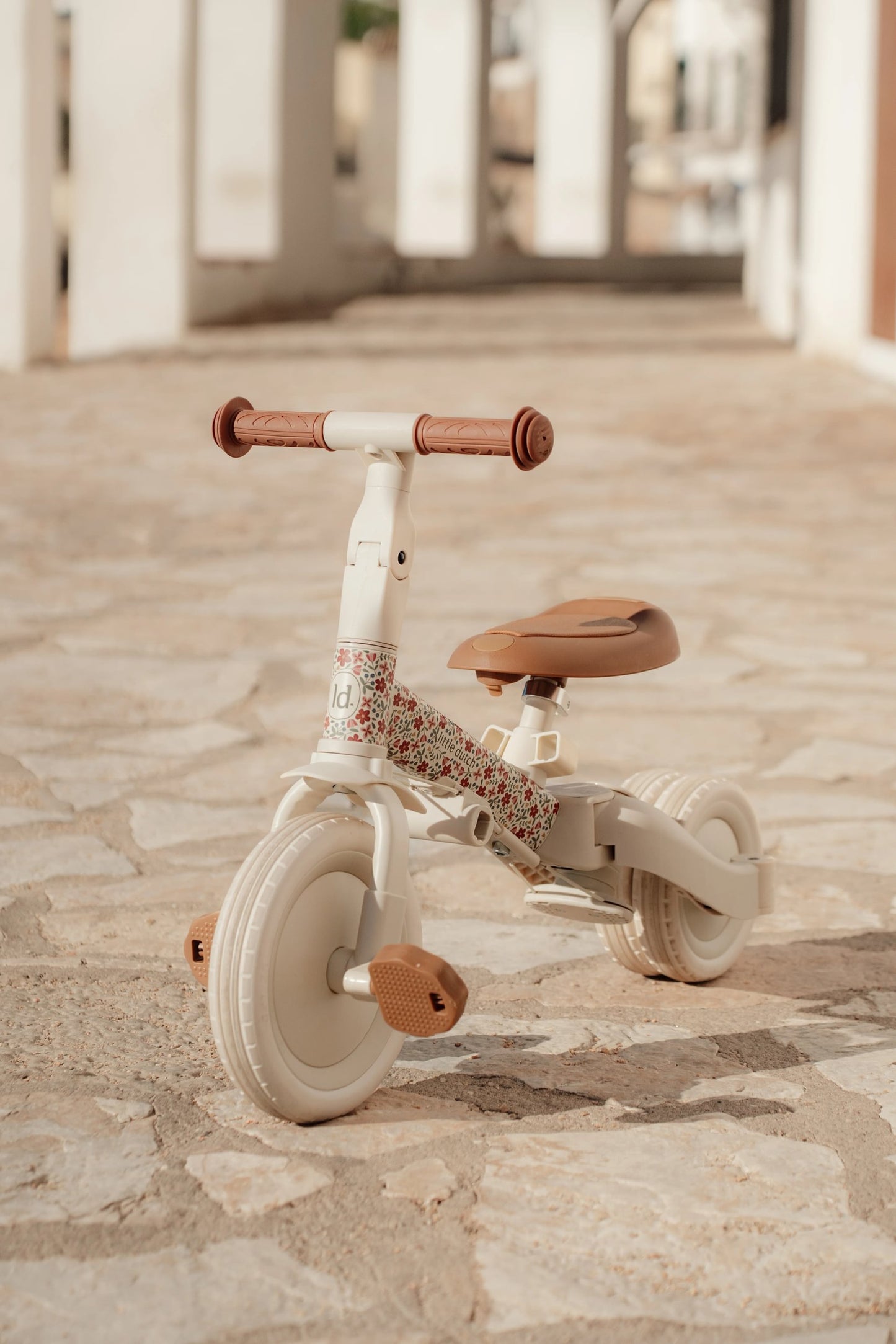 Триколка с дръжка за бутане 4-в-1 Little Dutch Off White