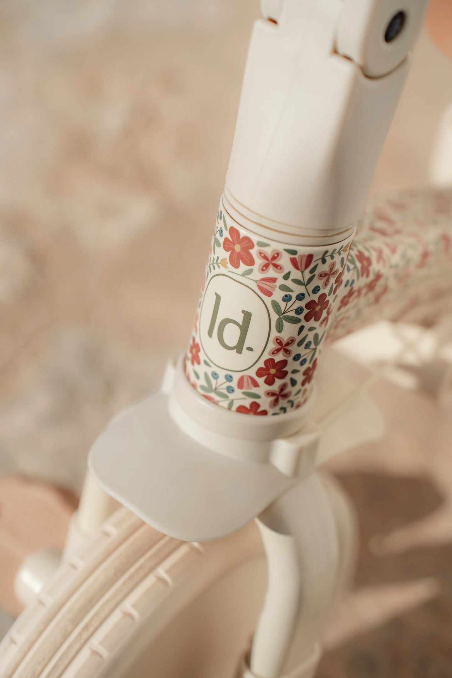 Триколка с дръжка за бутане 4-в-1 Little Dutch Off White