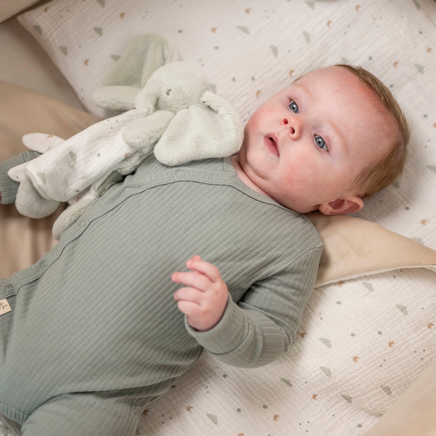 Мека играчка за гушкане Слонче Linden Green Nattou LouLou