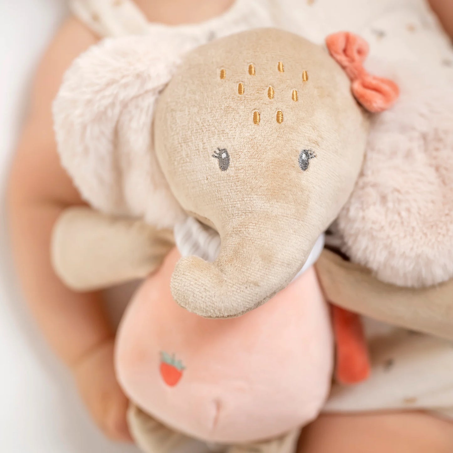 Музикална играчка Elephant Oli 24 см