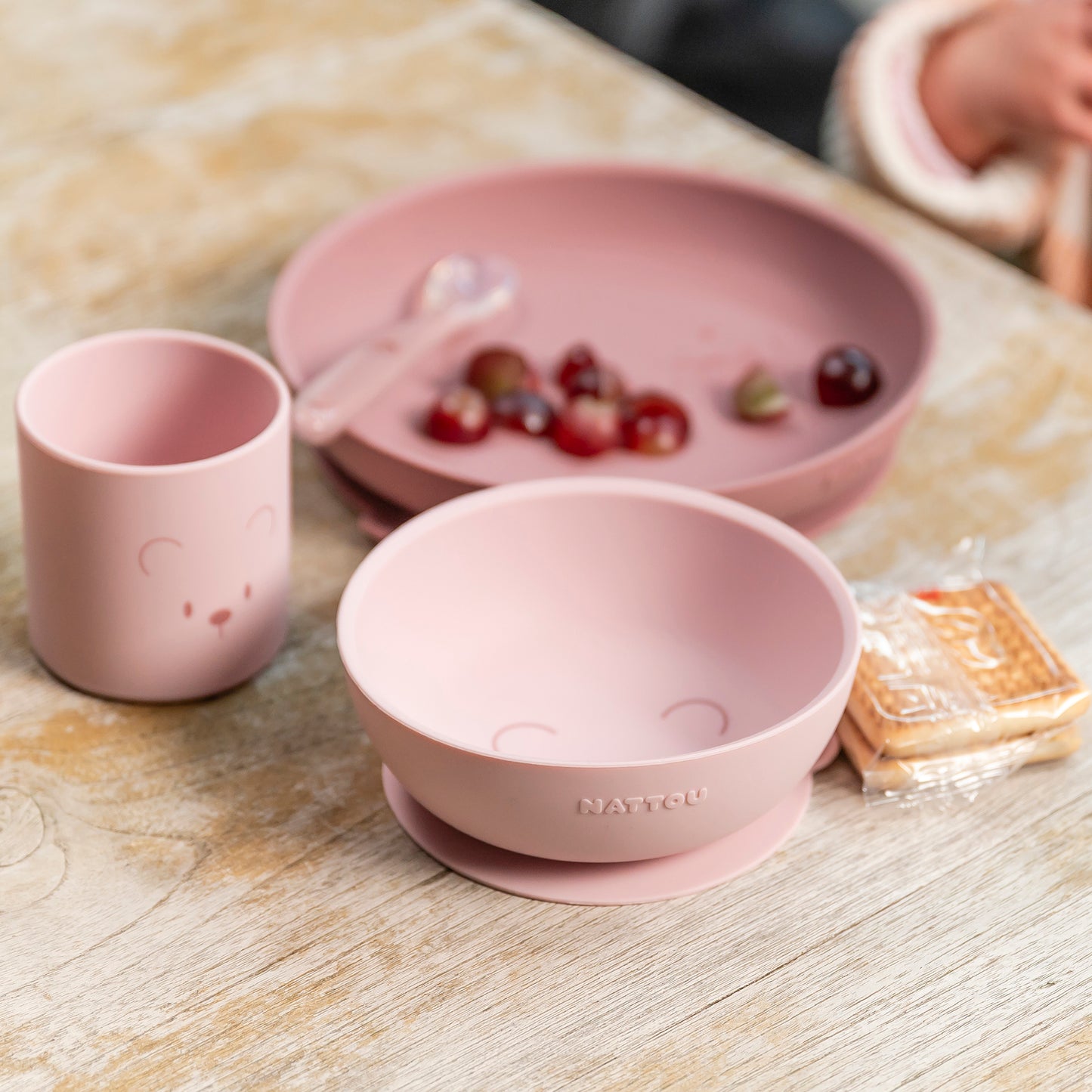 Силиконов комплект за хранене Bear Pink 4 части Nattou