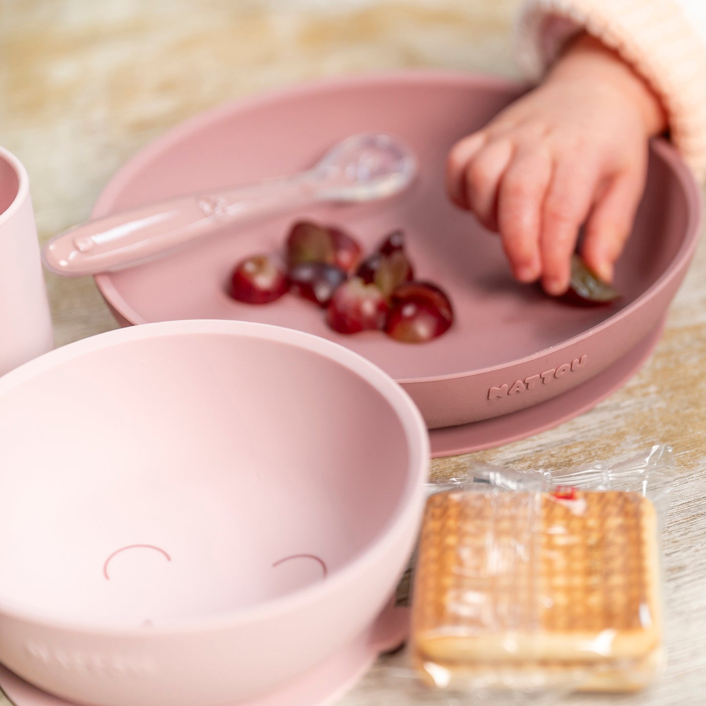 Силиконов комплект за хранене Bear Pink 4 части Nattou