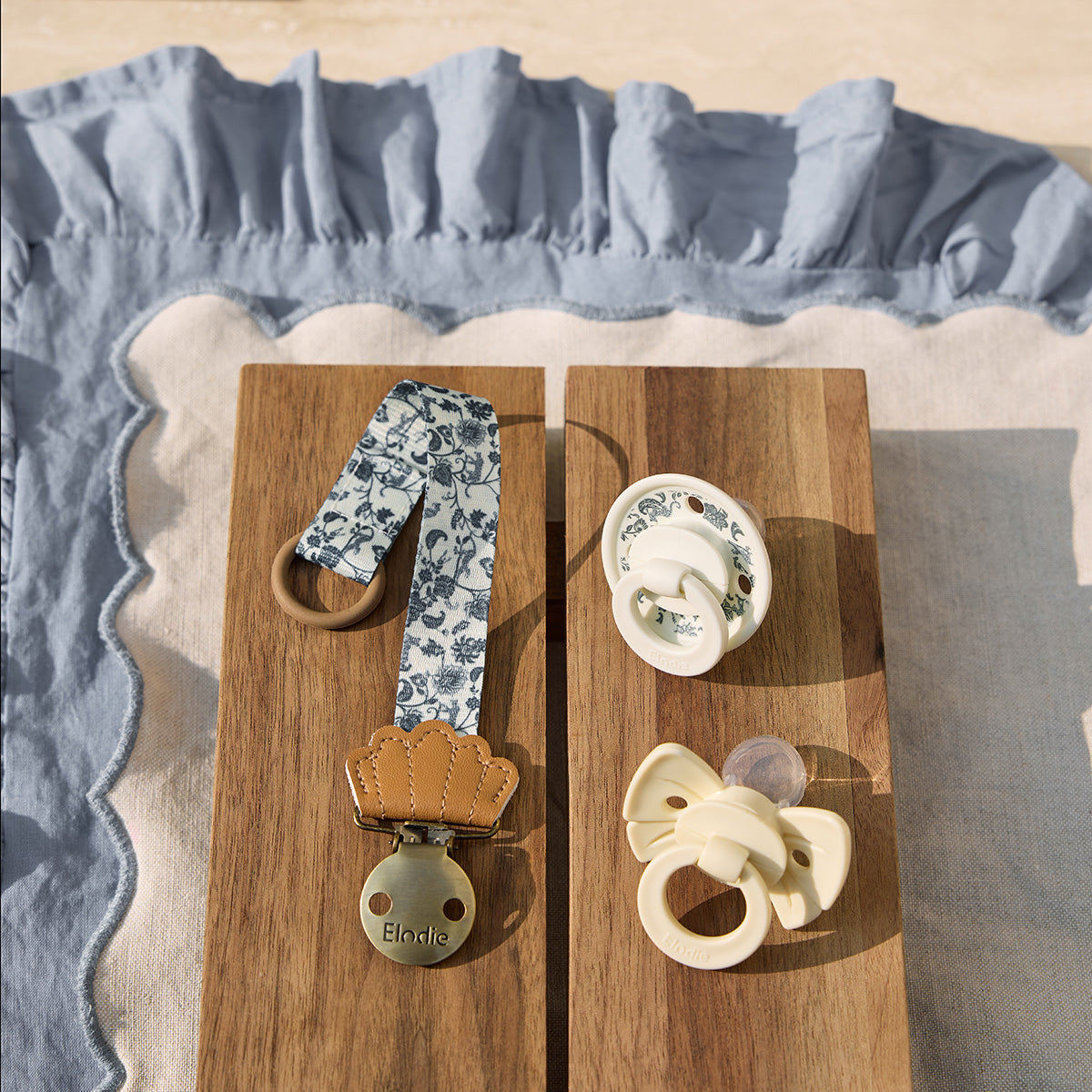 Клипс за биберон Elodie Garden Leo Toile