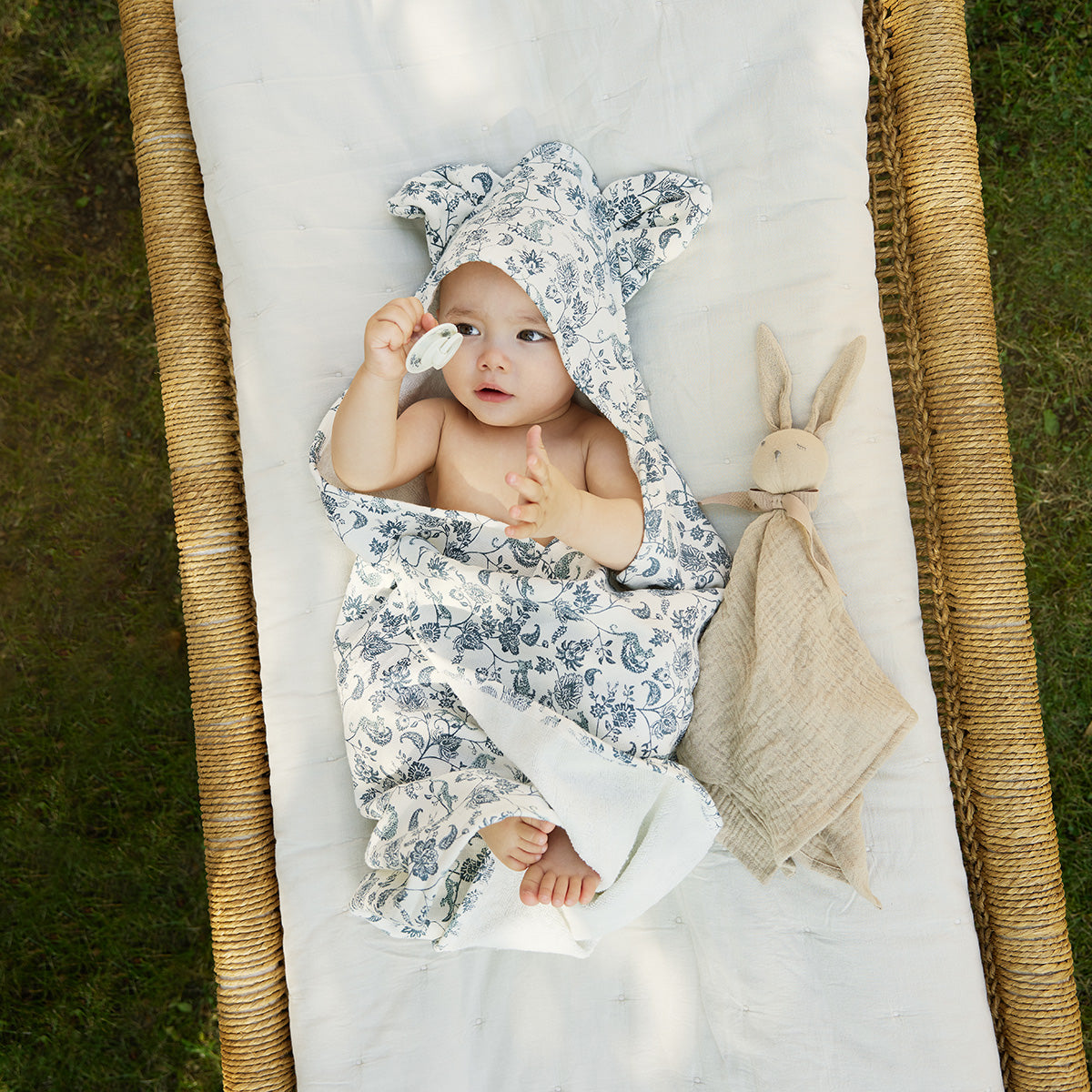 Бебешка Хавлия с Качулка Elodie Garden Leo Toile