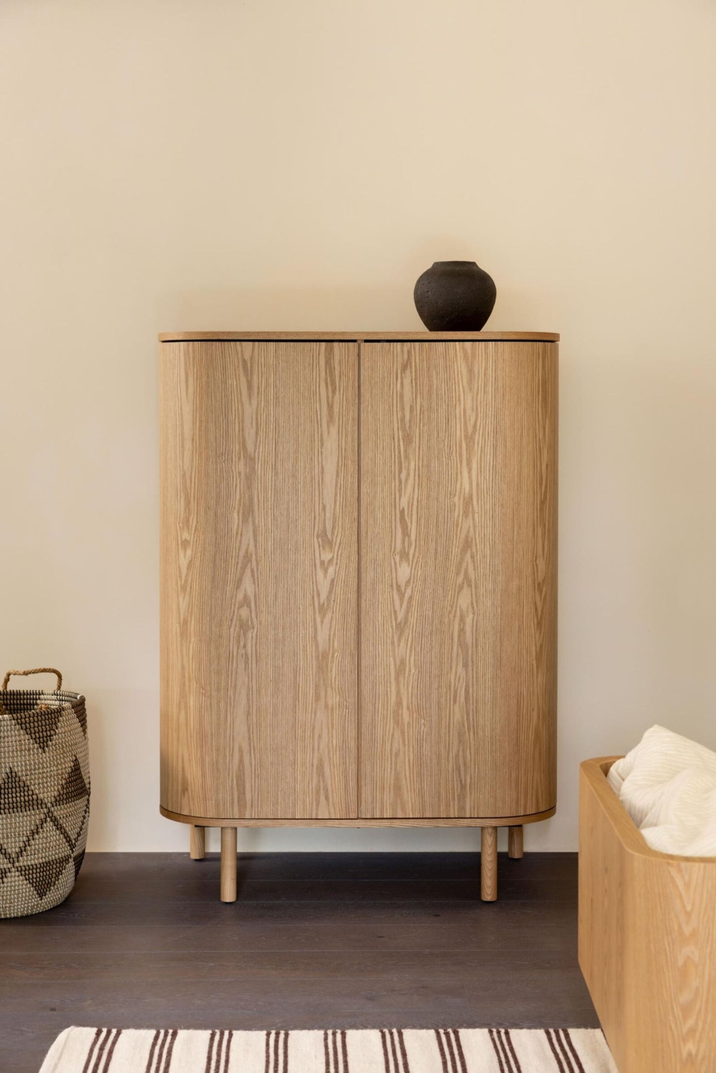 Гардероб Yume с извити врати – Natural Ash