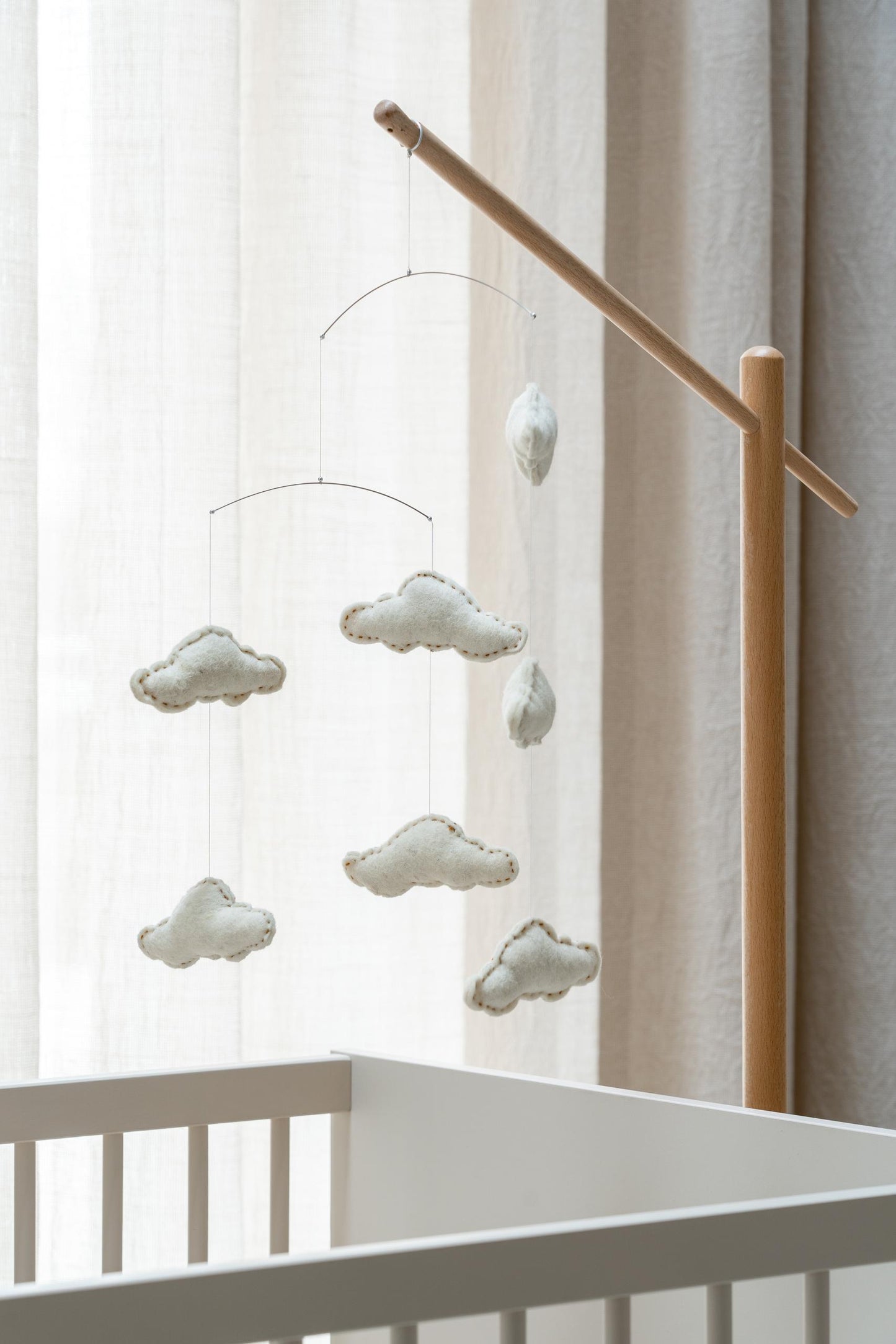 Висяща играчка над легло Clouds Quax