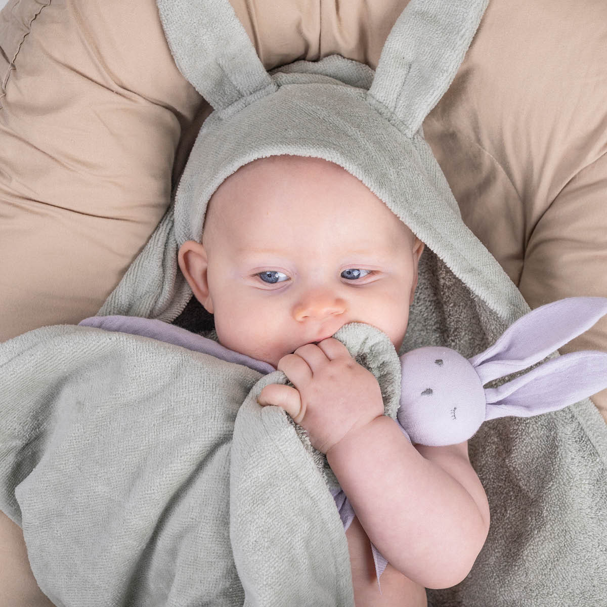 Бебешка Хавлия с Качулка Elodie Mineral Green Bunny