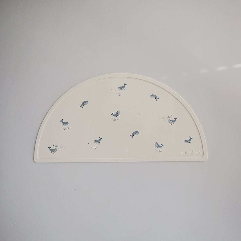 Силиконова подложка Mushie whales