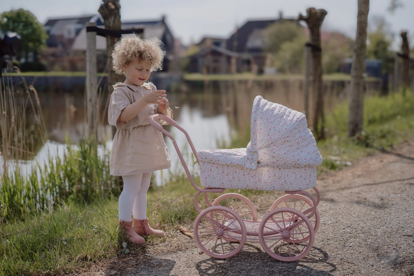 Метална бебешка количка за кукли Soft Flowers Little Dutch