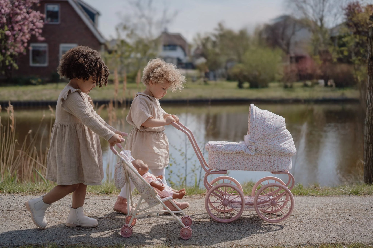Метална бебешка количка за кукли Soft Flowers Little Dutch