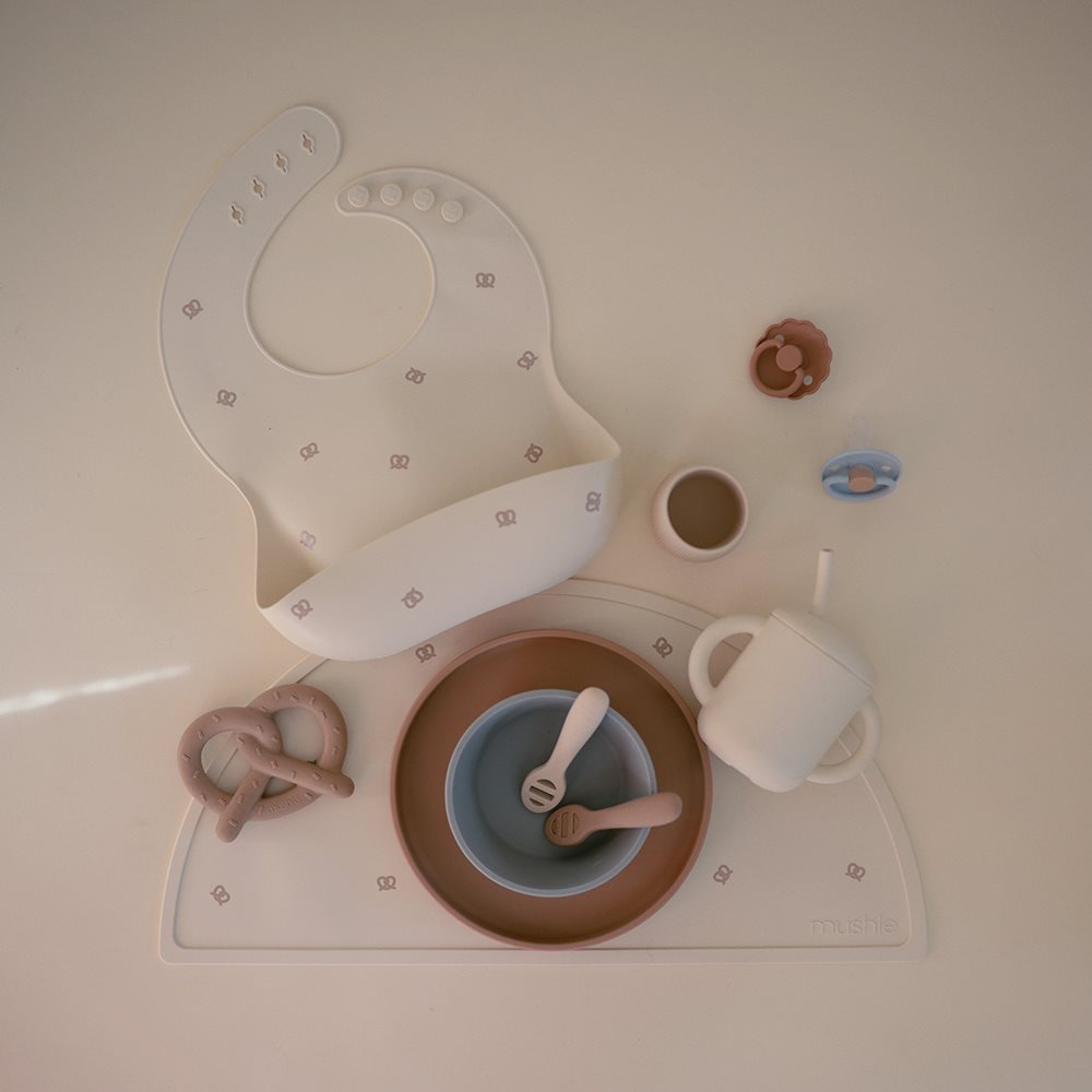 Силиконова подложка Mushie pretzel