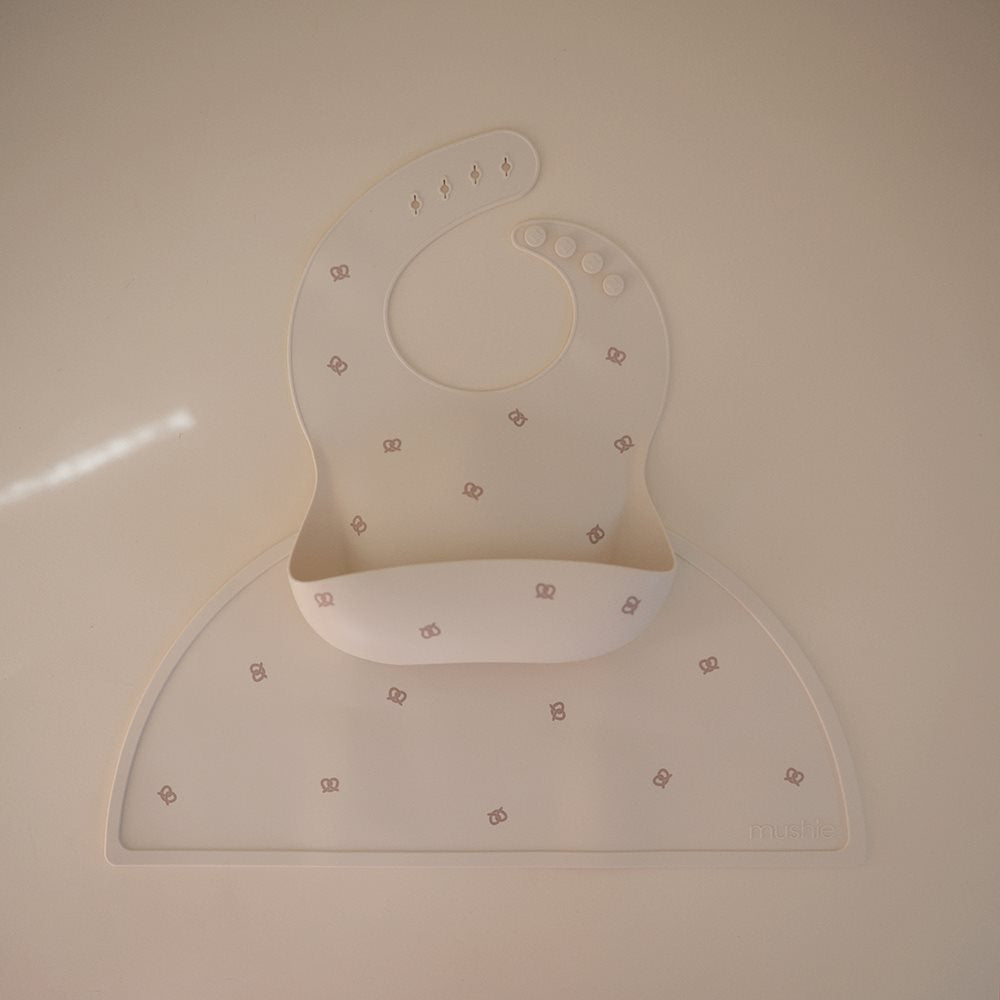 Силиконова подложка Mushie pretzel