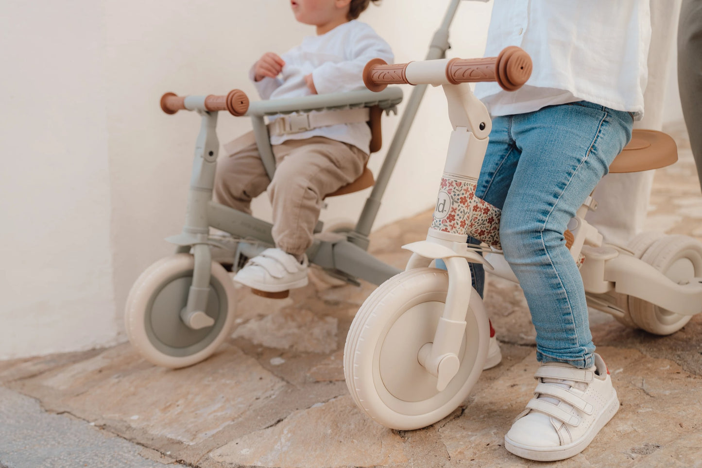 Триколка с дръжка за бутане 4-в-1 Little Dutch Off White