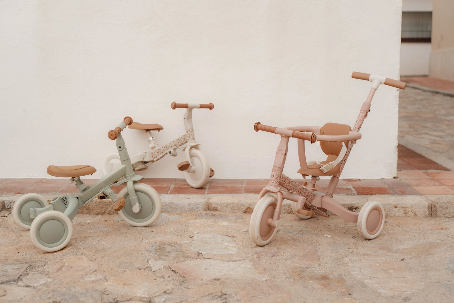 Триколка с дръжка за бутане 4-в-1 Little Dutch Off White