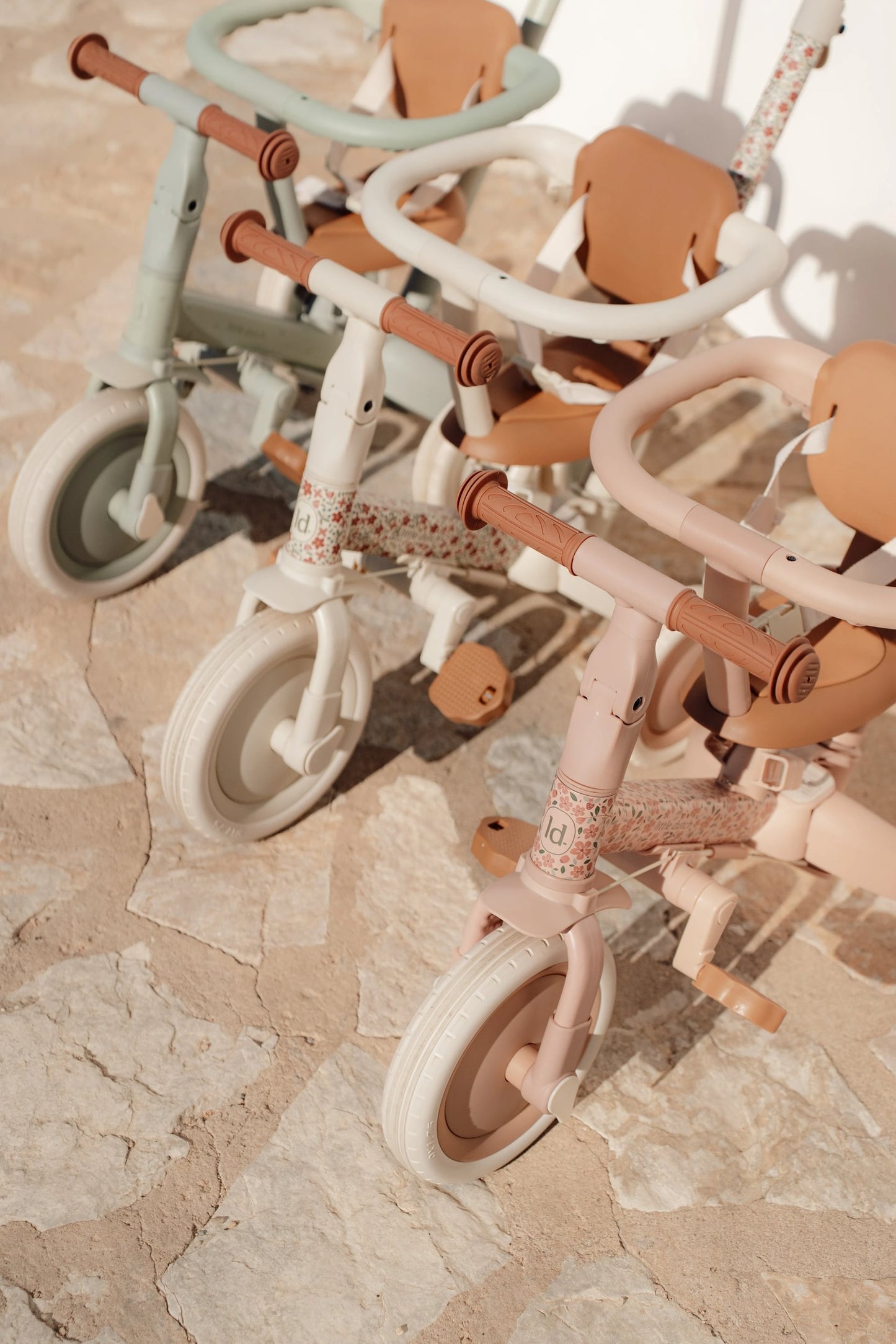 Триколка с дръжка за бутане 4-в-1 Little Dutch Off White