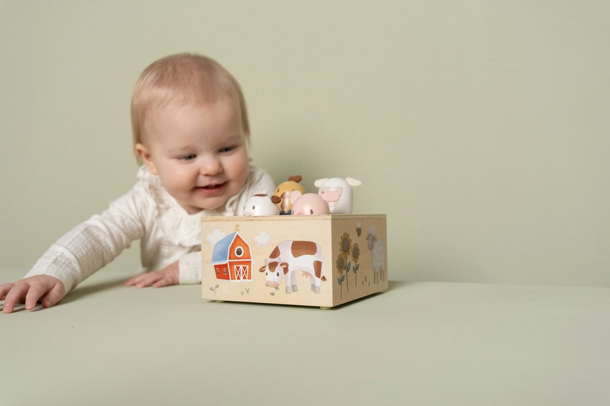 Дървена Бебешка Музикална Играчка Pop-Up Little Farm Little Dutch